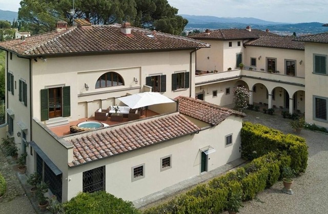Villa in Florenz mit 7 Schlafzimmern 12 Schlafplätzen