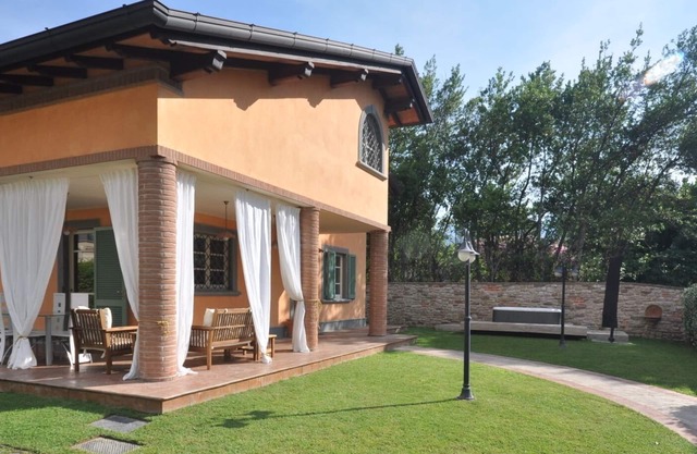 Forte dei Marmi, Villa 1500m von Meer, Fitnessraum, Grill, Whirlpool im Garten
