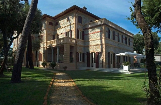 Villa in Marina Di Pietrasanta mit 6 Schlafzimmern 12 Schlafplätzen