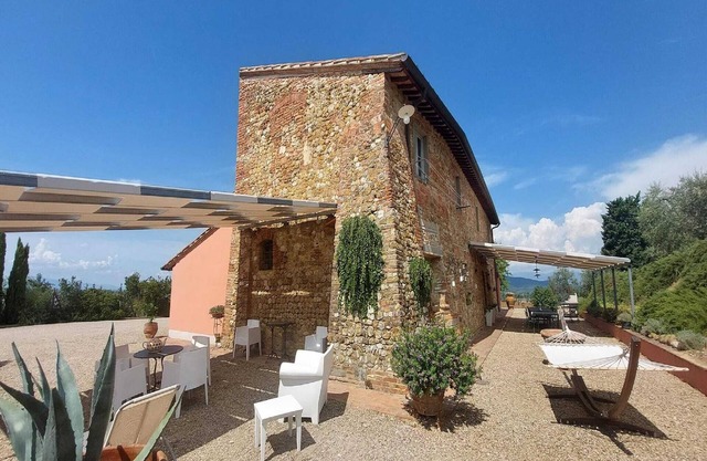 Angenehmes Ferienhaus in Montelupo Fiorentino mit Garten