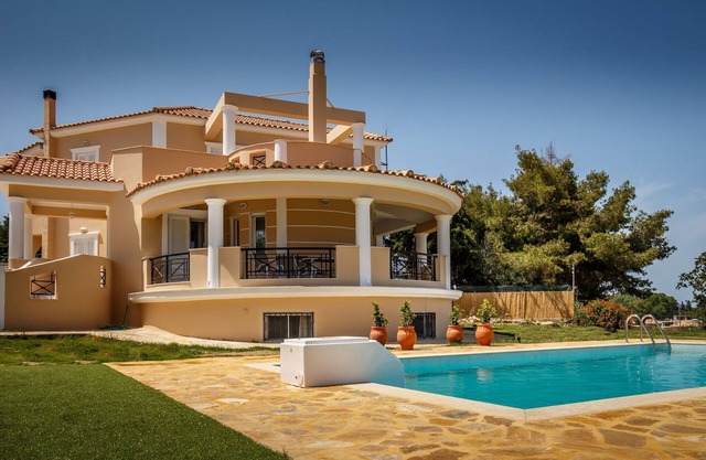 Luxuriöse Villa mit Swimmingpool in Kalpaki