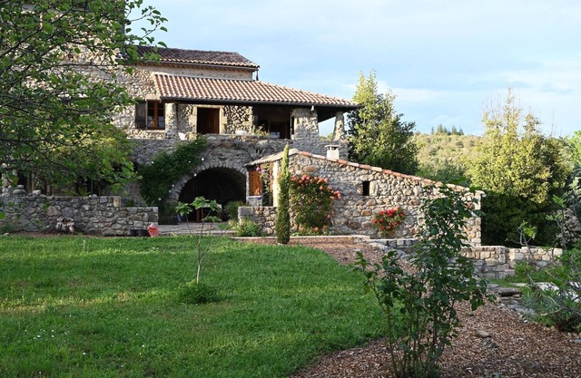 Villa in Largentiere mit Garten