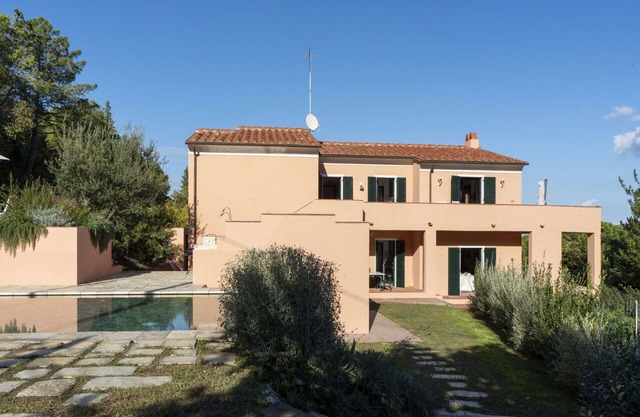 Villa in Literno mit 4 Schlafzimmern 10 Schlafplätzen