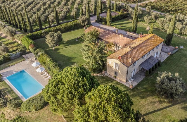 Villa in Magliano In Toscana mit 8 Schlafzimmern 17 Schlafplätzen