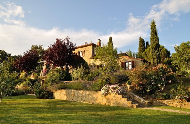 Villa in Montanare mit 6 Schlafzimmern 12 Schlafplätzen