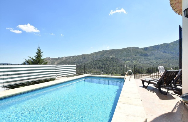 Villa mit privatem Pool und Ausblick