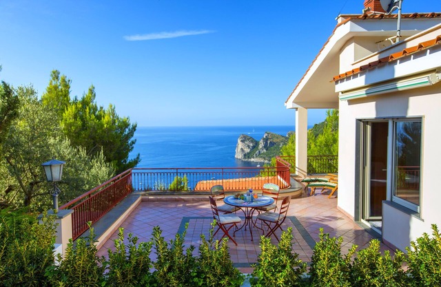 Villa in Nerano with enchanting view of the sea
