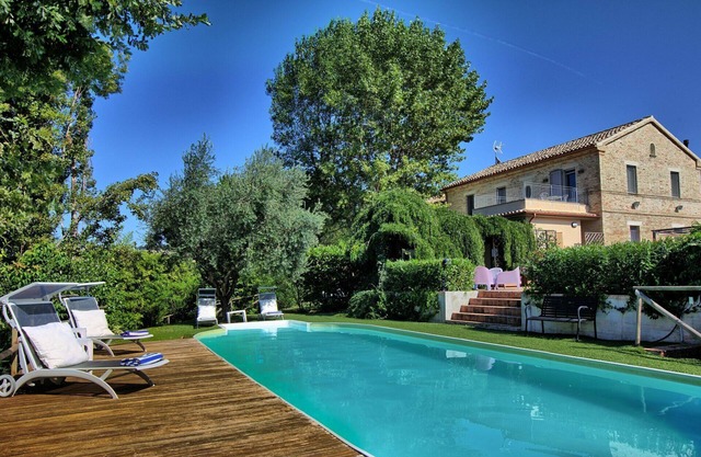Villa in Ostra mit 6 Schlafzimmern 14 Schlafplätzen