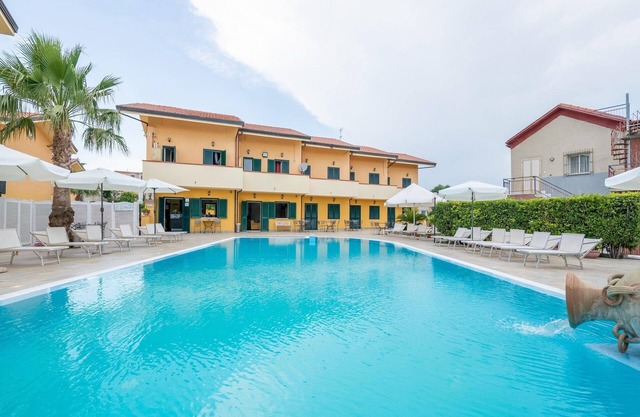Villino in Residence mit Schwimmbad, 100M vom Meer entfernt