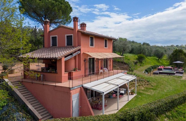 Villa in Palaia mit Klimaanlage, Pool, Whirlpool, überdachte Terrasse,Grill,6per