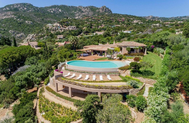 Villa in Pantogia with 9 bedrooms sleeps 18