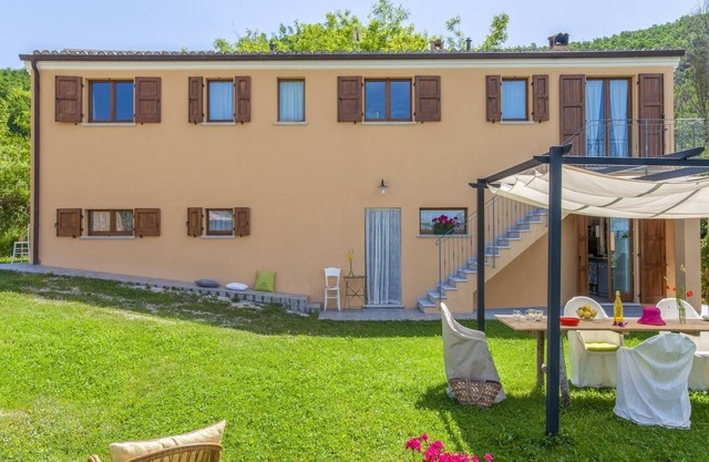 Villa mozzafiato a Pergola con piscina privata