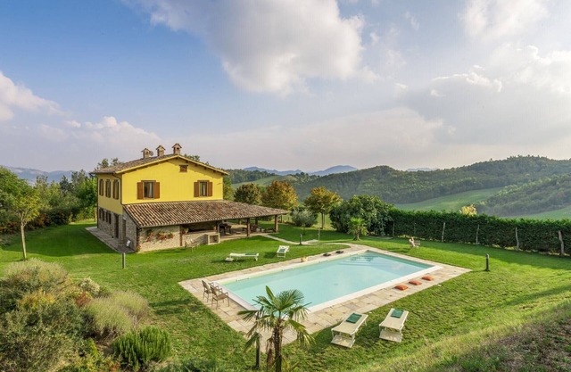 Villa in Piandimeleto mit Pool und Sauna