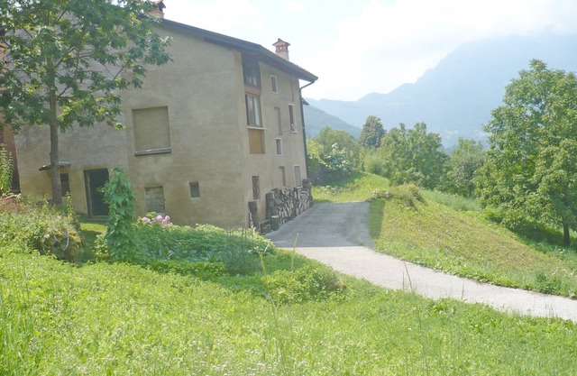 Ferienhaus - Fusine di posinaEinfamilienhaus Villa mit eigenem Garten in einem sehr ruhigen Weiler