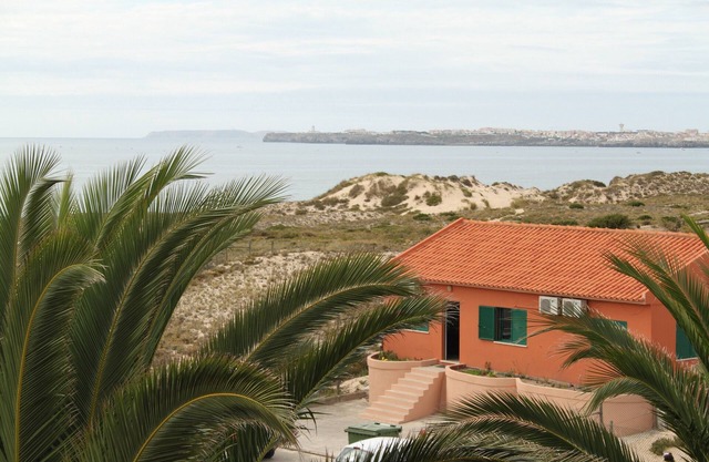 Villa in Praia da Consolação direkt am Meer in der Nähe von Supertubos / Baleal