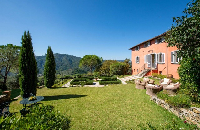 Villa in Lucca mit 7 Schlafzimmern 13 Schlafplätzen