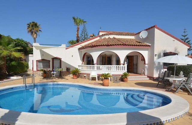 Moderne Villa mit Swimmingpool in Rojales