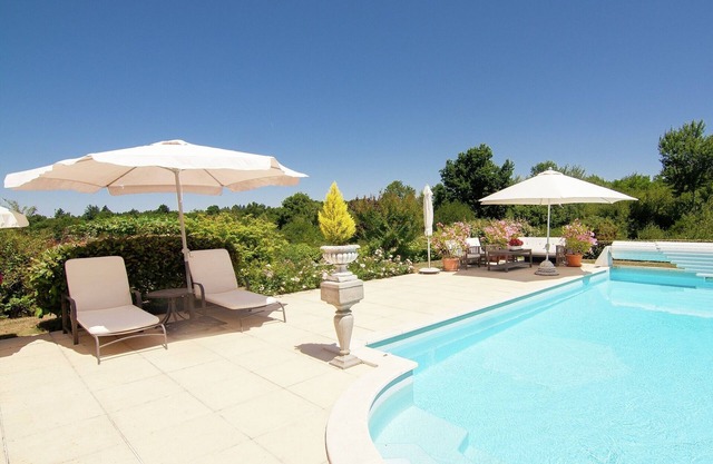 Stilvolle Villa in Ecuras Rouzède mit Garten