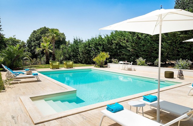 Elegante Villa bei Salemi, mit Schwimmbad und Garten, in ruhiger Lage