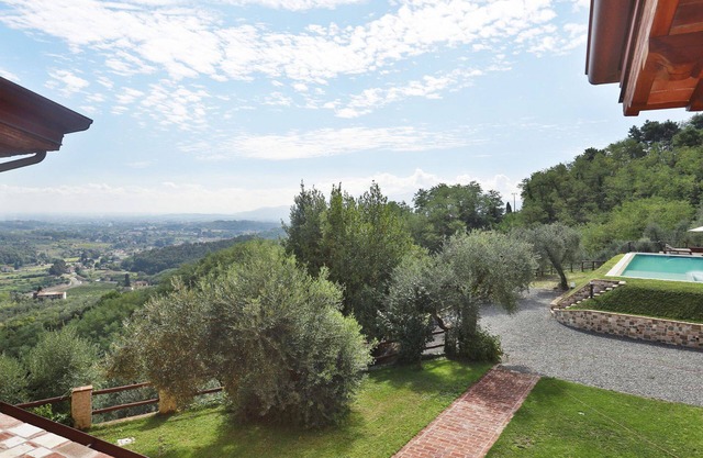 Villa in Lucca mit 5 Schlafzimmern 10 Schlafplätzen