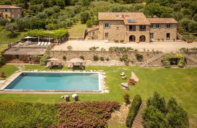 Villa in Tuoro Sul Trasimeno mit 7 Schlafzimmern 14 Schlafplätzen