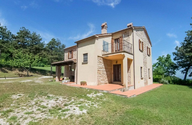 Villa in Tavoleto mit Pool
