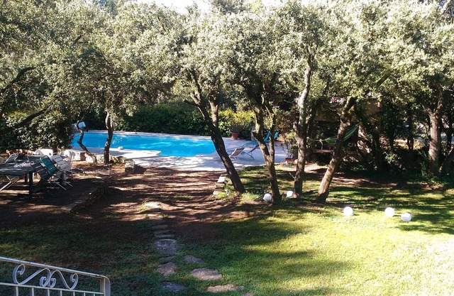 Villa im Herzen des Pinienwaldes - L'Isle sur la Sorgue - in der Nähe von Golf