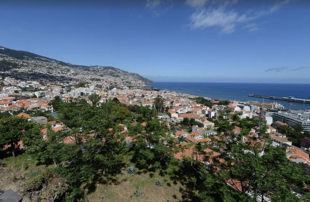 VILLA IN THE CENTER OF FUNCHAL WITH STUNNING VIEWS OVER THE BAY