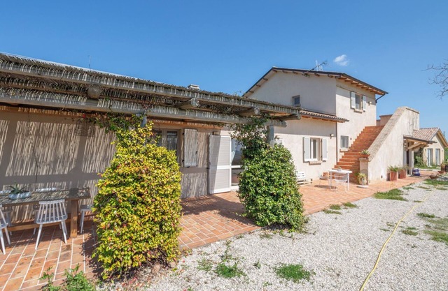 Villa auf dem Land zwischen Weinbergen und Bio-Olivenhainen