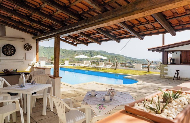 Villa "Im Grünen" des Ätna mit Meerblick, Pool, WLAN, Terrasse & Garten