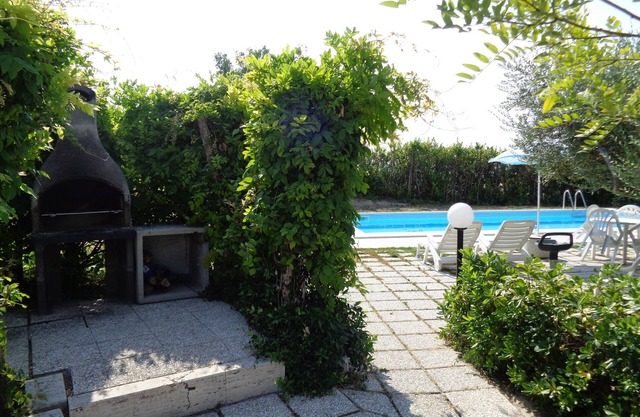 VILLA ON THE MARCHIGIANA HILLS