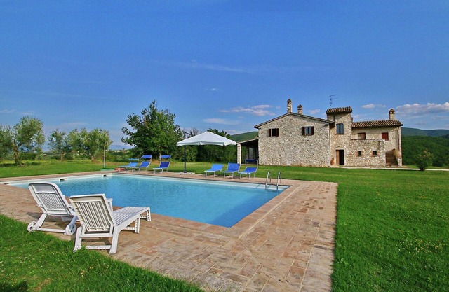Wunderschöne Villa in Torri mit Swimmingpool