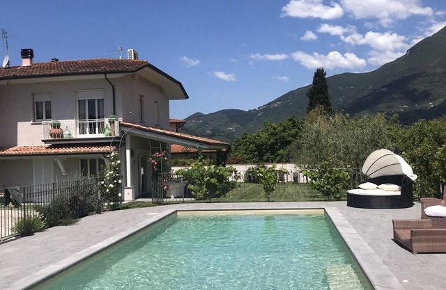 "La Pitorina" in Versilia, 8 Betten, Wi-Fi, TV, Schwimmbad, 9 km vom Meer entfernt