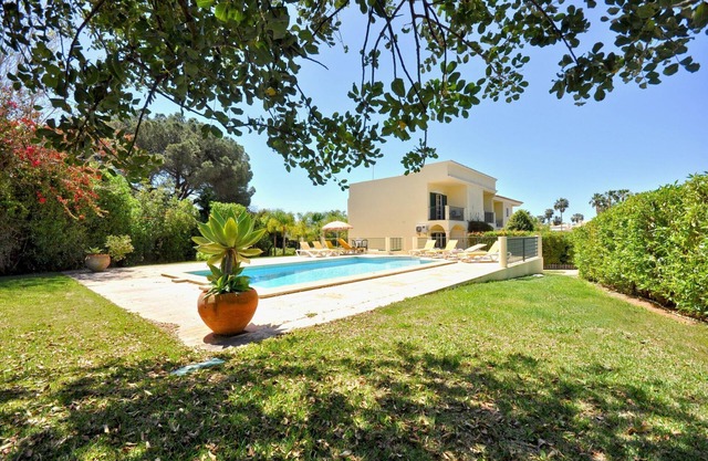 Villa in Vilamoura near Falésia Beach