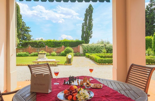 Villa / Independent home in Pistoia mit 6 Schlafzimmern 14 Schlafplätzen
