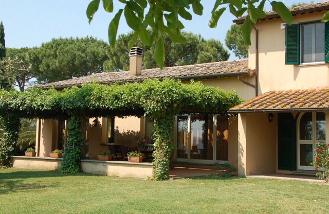 Villa Infinito, for an enchanting stay among fields of vines and olive trees