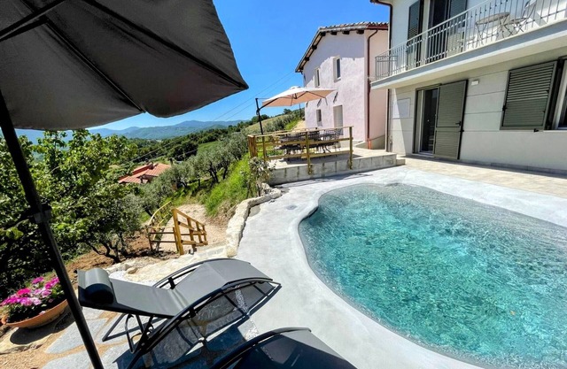 Villa Ipnotica – Panoramablick plus exquisiter Pool – für 7 Personen – sehr stil