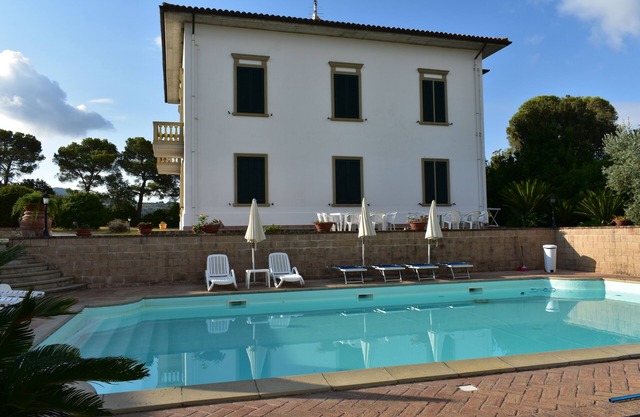 Villa Irene, 10 Schlafzimmer und privater Pool in der Nähe von Castiglioncello
