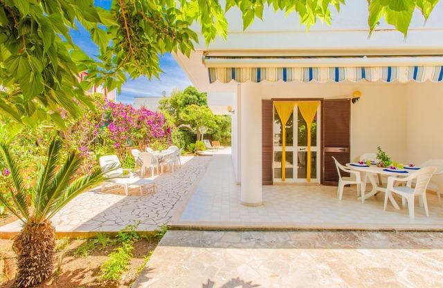 Villa Irene - Garten - Privatsphäre - Sandstrand nur wenige Meter entfernt.