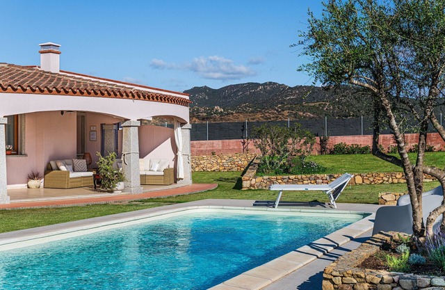 Villa 'Iris' mit privatem Pool, WLAN und Klimaanlage