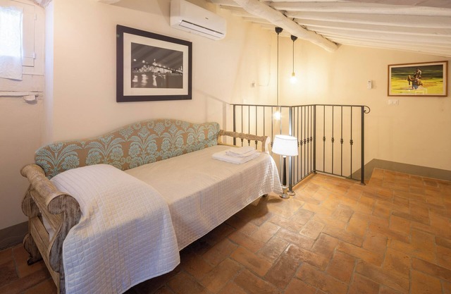 Villa Isabo~Hills Delight, Lucca. Enchanting 5 bedroom Villa in Capannori, Italy