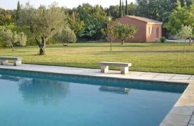Isle sur la Sorgue Villa in einem ruhigen Pool