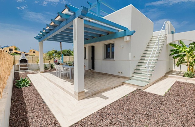Villa of the Palms (200mt from the sea)