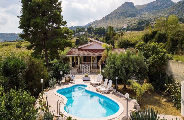 Villa in Sizilien mit Pool am Sandstrand