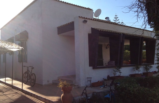 Villa mit 3 Schlafzimmern und großem Garten nur wenige Meter vom Meer entfernt.