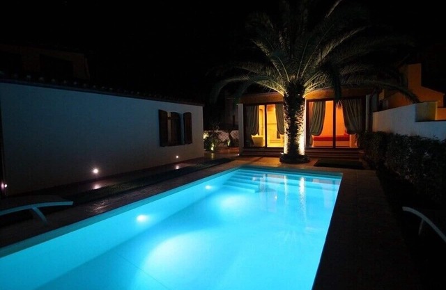 VILLA MIT POOL DEPANDACE UND GARTEN