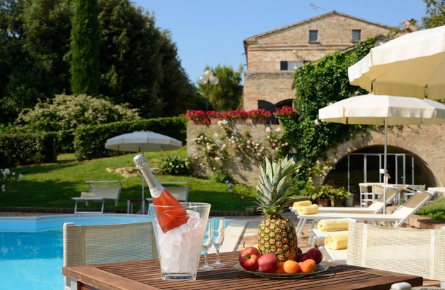Villa mieten mit swimingpool, Garten, tenniscurt, am Meer