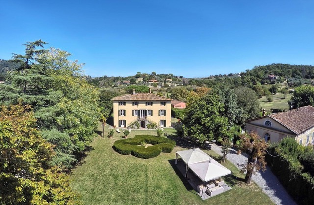 Villa in Lucca mit 10 Schlafzimmern 20 Schlafplätzen