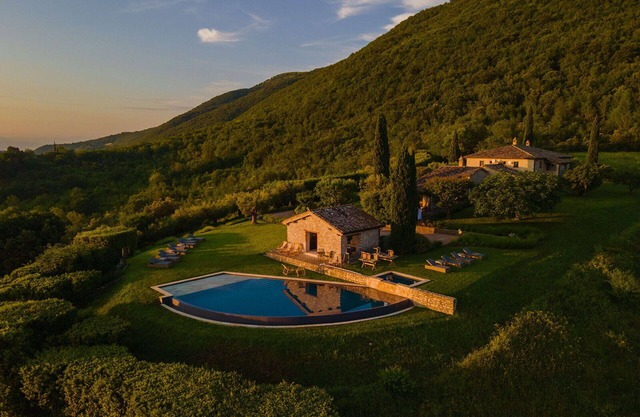 Villa in San Giovanni Del Pantano mit 8 Schlafzimmern 16 Schlafplätzen