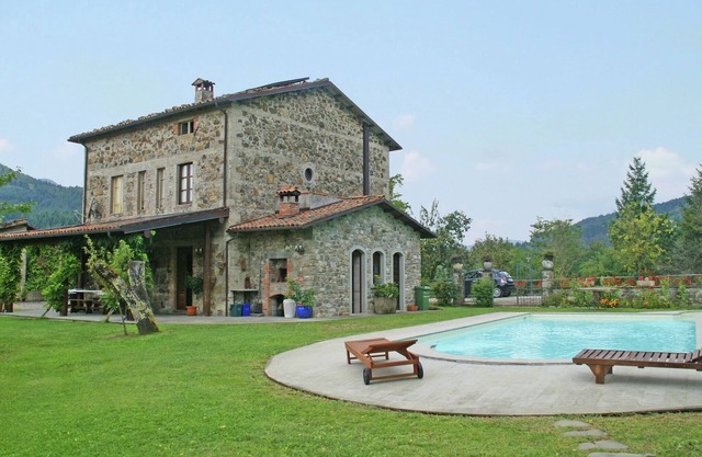 Luxuriöse Villa in San Romano in Garfagnana mit Whirlpool